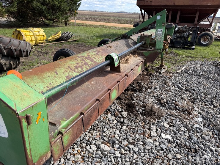 john-deere-220-image-33