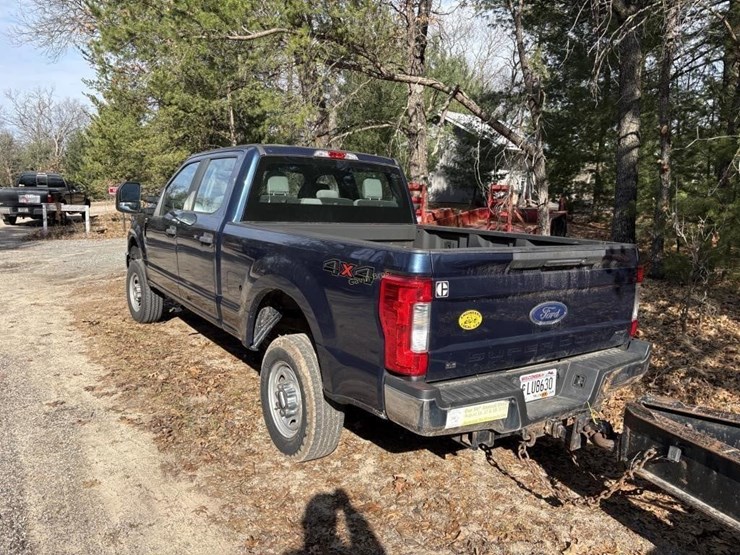 2017-ford-f250-xl-image-3