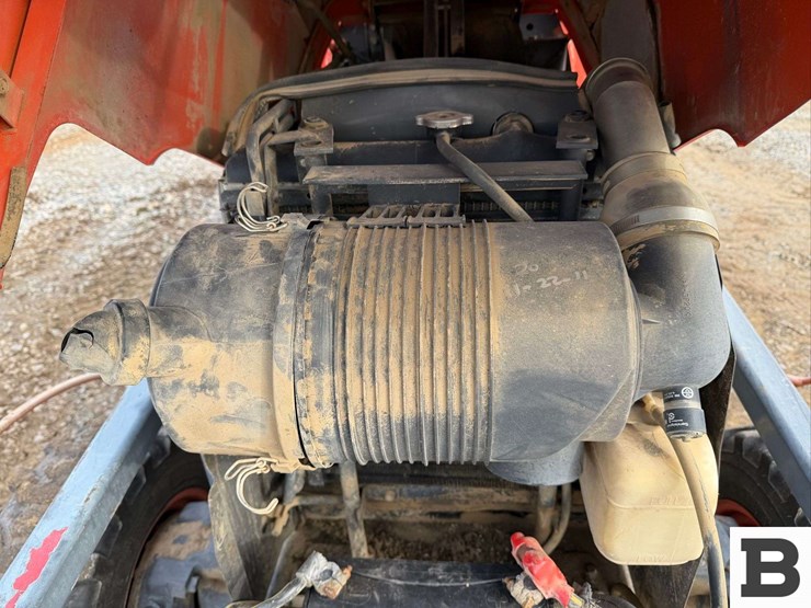 2014-kubota-m8540n-image-26