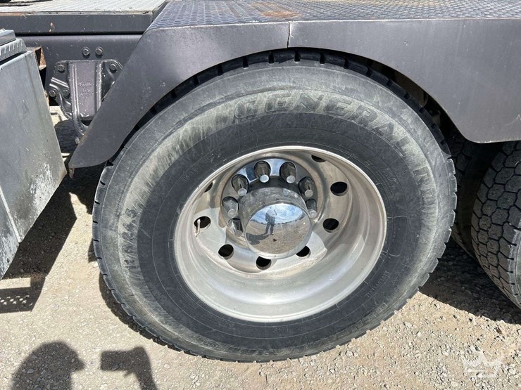 2006-peterbilt-379-image-40