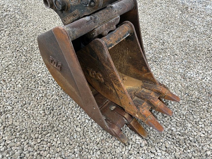 takeuchi-tb250-image-8