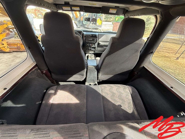 2004-jeep-wrangler-sport-image-39