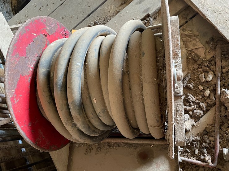 #6066-•-(2)-hydraulic-hose-reels-image-12