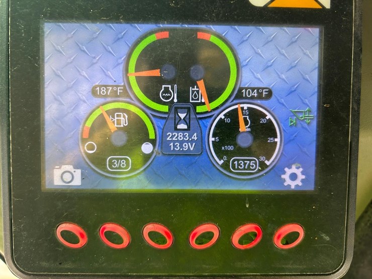 2015-caterpillar-249d-image-23