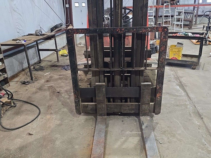 toyota-forklift-,9247-hours,-lp,-4600lb-machine,-side-shift,-3-stage-image-2