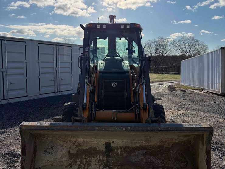 2019-case-580sn-image-2