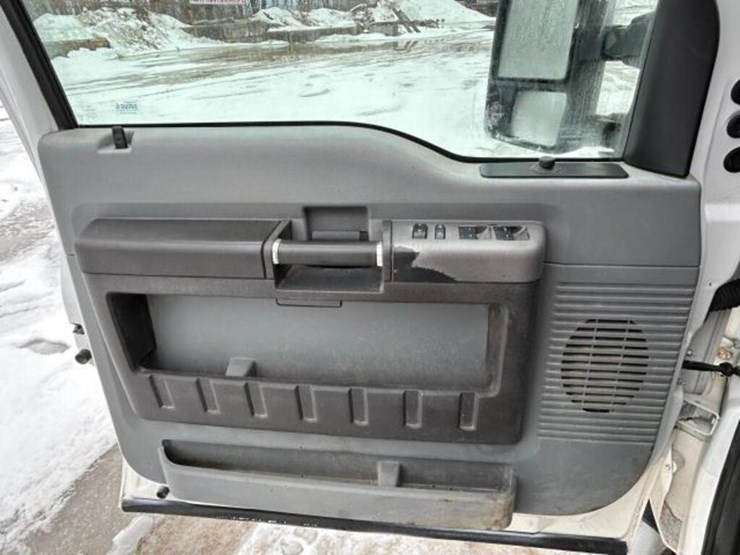 2011-ford-f350-image-17