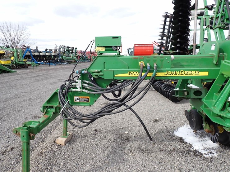 john-deere-1790-image-16