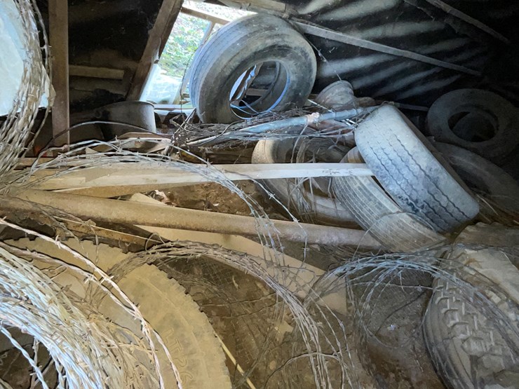 #6091-•-spools-of-barbed-wire-image-5