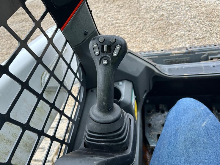 2022-bobcat-t76-image-25