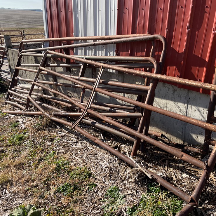 #6062 • Used Gates