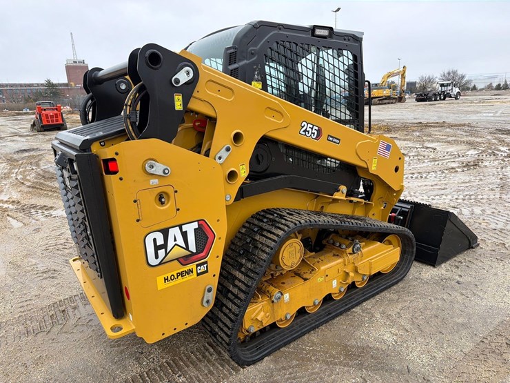 2025-caterpillar-255-image-4