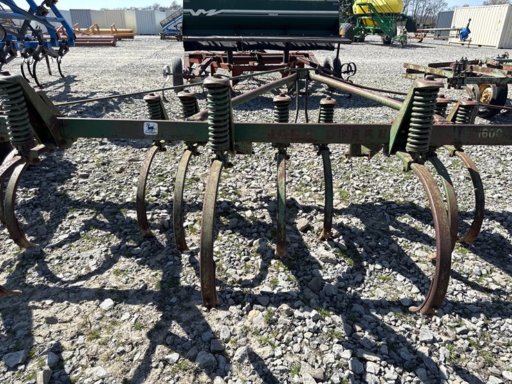 john-deere-17-image-11