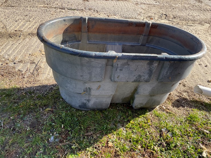 #6074-•-rubbermaid-poly-tank-image-2