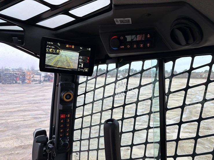 2025-caterpillar-255-image-21