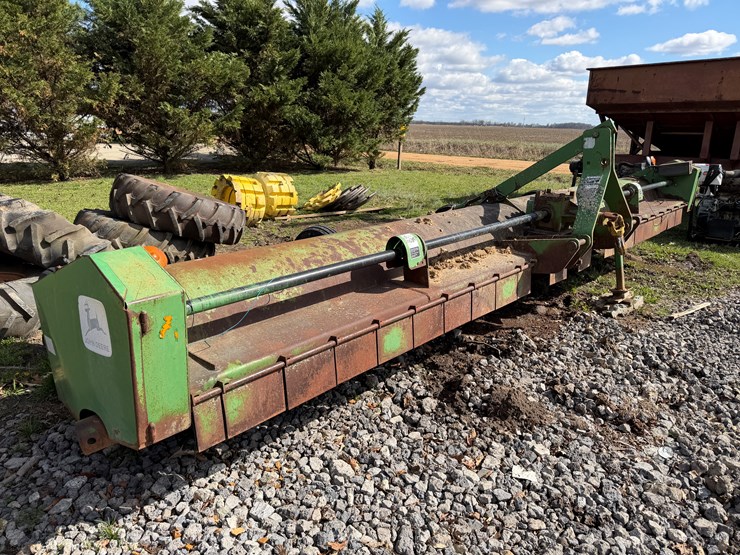 john-deere-220-image-2