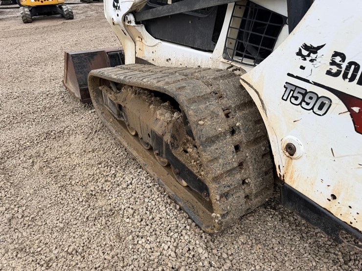 2016-bobcat-t590-image-16