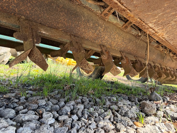 john-deere-220-image-35