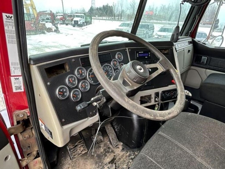 2017-western-star-4700-image-22
