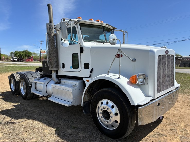 2012-peterbilt-367-image-3
