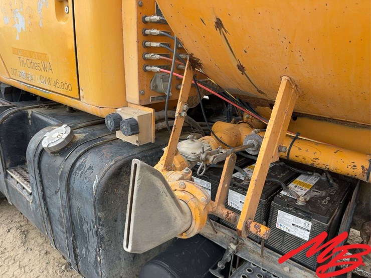 1985-international-s2500-image-21