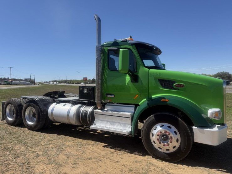 2019-peterbilt-567-image-3