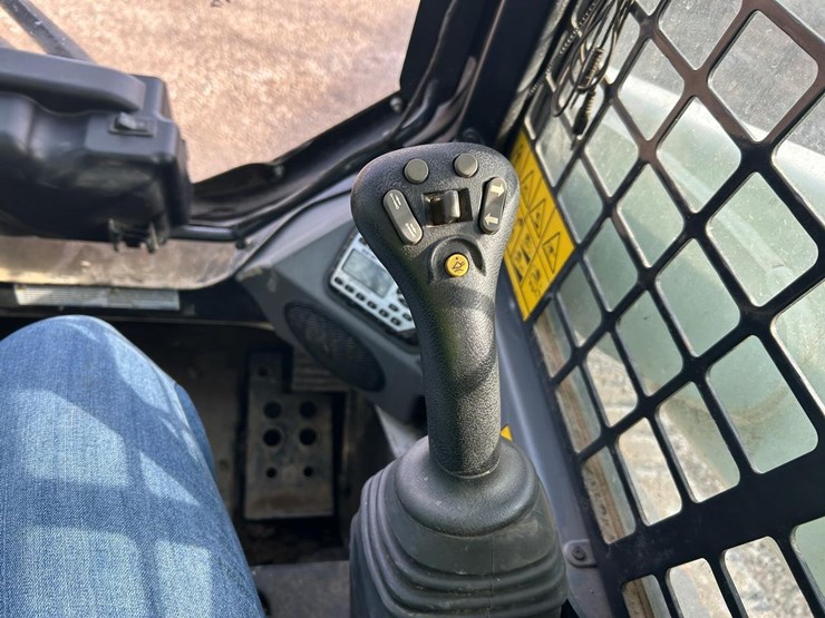 2023-bobcat-t770-image-22