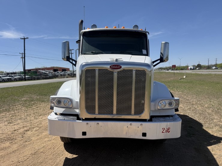 2018-peterbilt-567-image-2