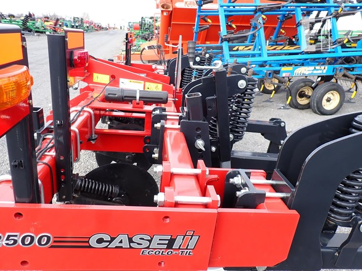 2023-case-ih-2500-image-8