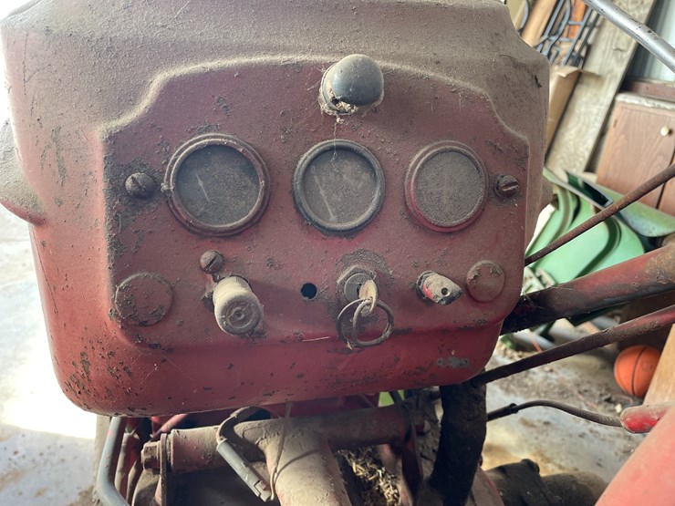 1958-massey-ferguson-33-image-23