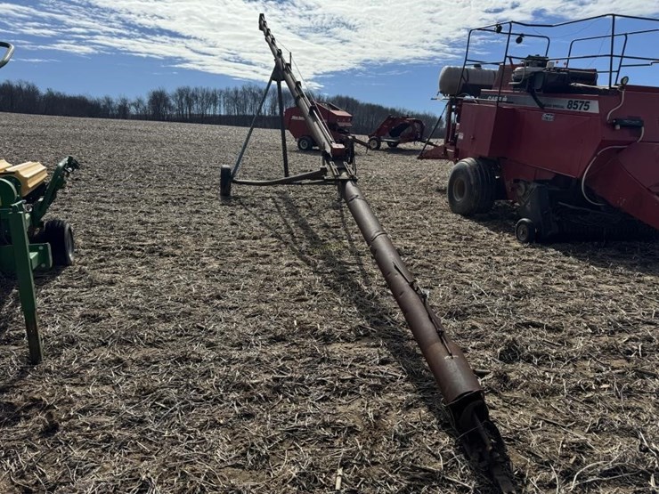 50'-+/--grain-auger-on-transport---off-site-image-1
