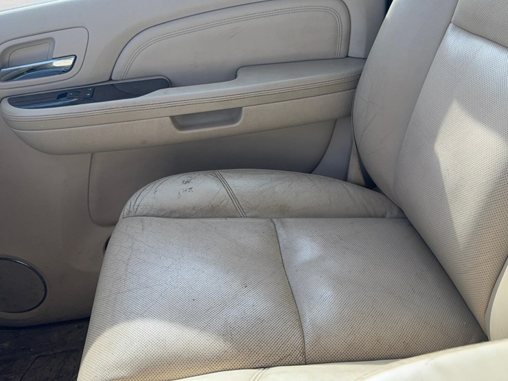 2008-cadillac-escalade-image-24