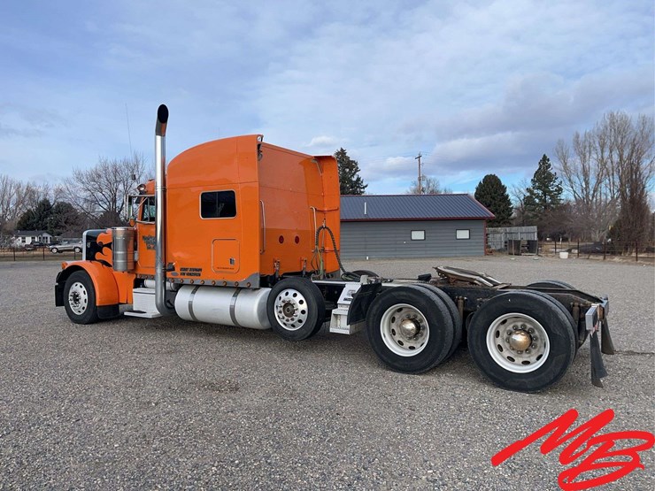 2004-peterbilt-379-image-4