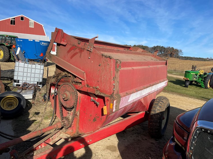 #6016-•-nu-hawk-manure-spreader-image-1