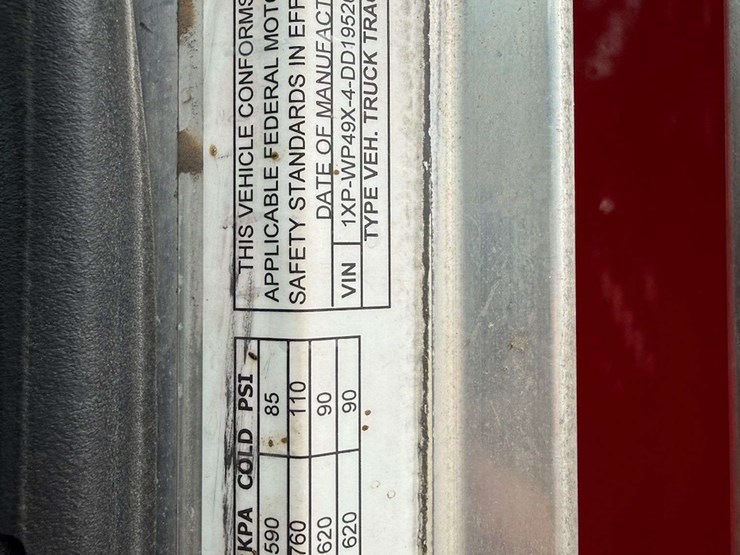 2013-peterbilt-388-image-39