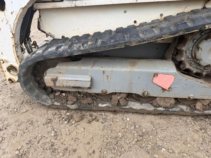 2016-bobcat-t450-image-17