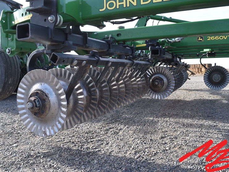 2019-john-deere-2660vt-image-32