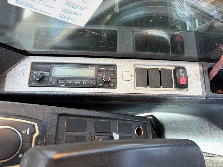 2017-hyundai-hx300-lr-image-16