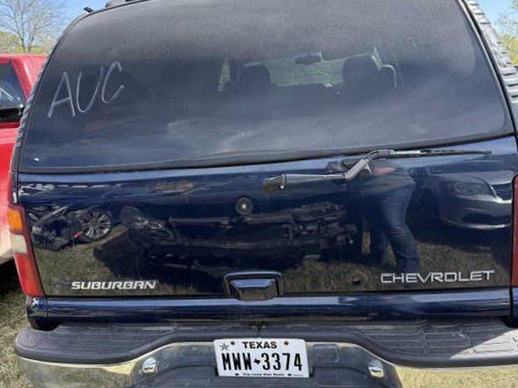 2001-chevrolet-suburban-image-7