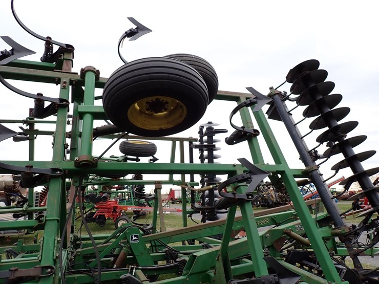 john-deere-726-image-11
