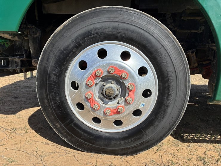 2019-kenworth-t880-image-10