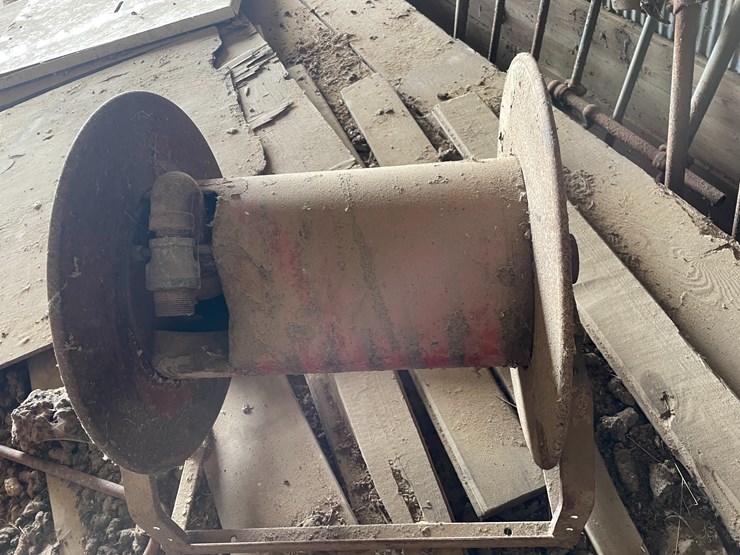 #6066-•-(2)-hydraulic-hose-reels-image-9