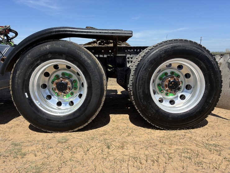 2019-kenworth-t880-image-10