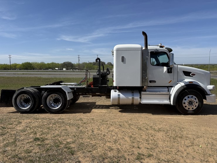 2018-peterbilt-567-image-4