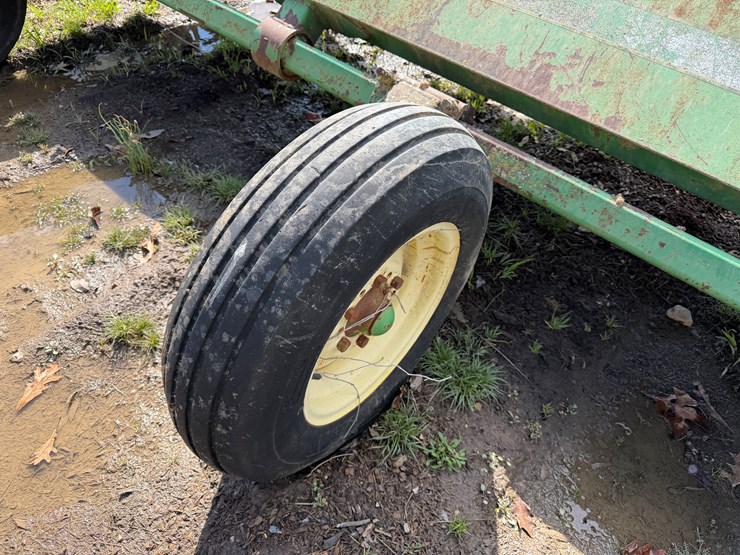 john-deere-220-image-9