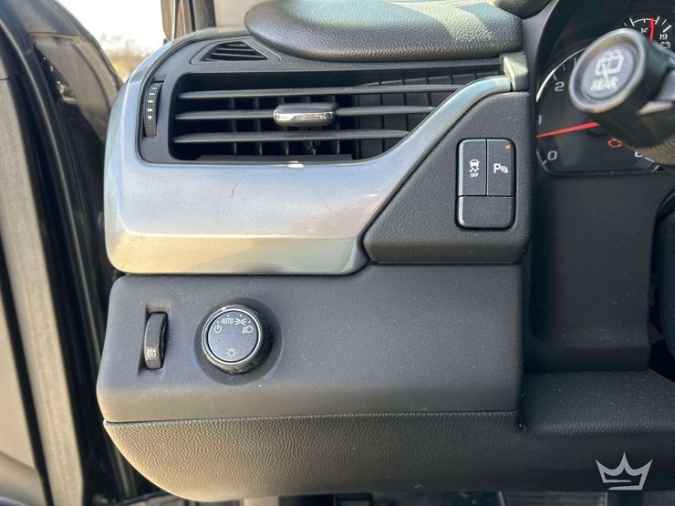 2017-chevrolet-tahoe-image-16