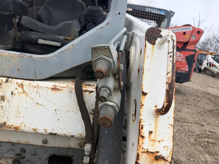 2016-bobcat-t450-image-10