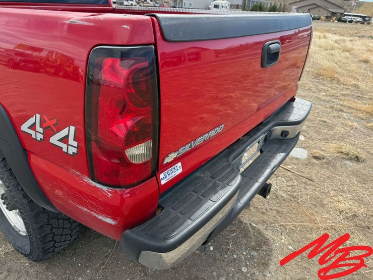 2004-chevrolet-silverado-2500-image-18