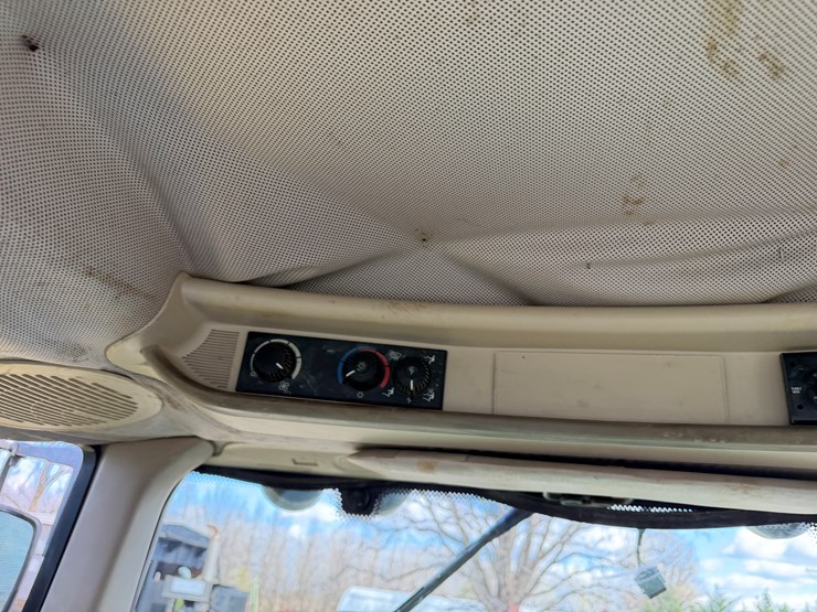 2012-john-deere-6430-image-57