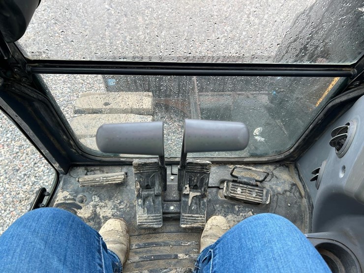 2019-deere-85g-image-27